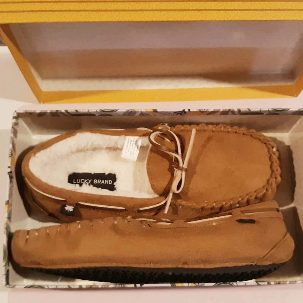 NWOT Lucky Fur Lined Moccaisin